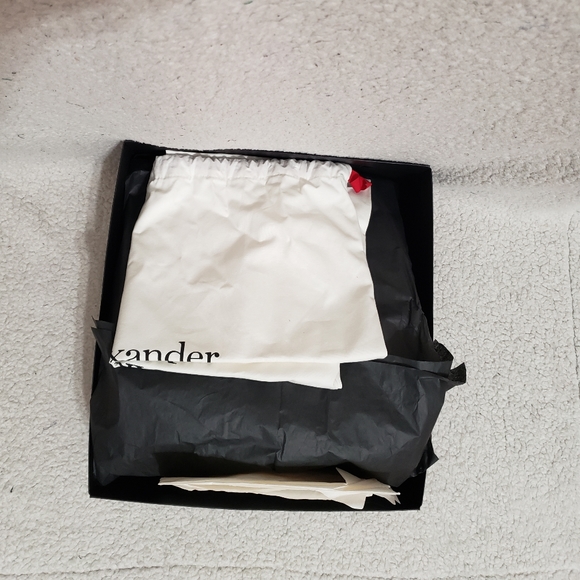 Alexander McQueen The Story Leather Tote - Picture 7 of 10